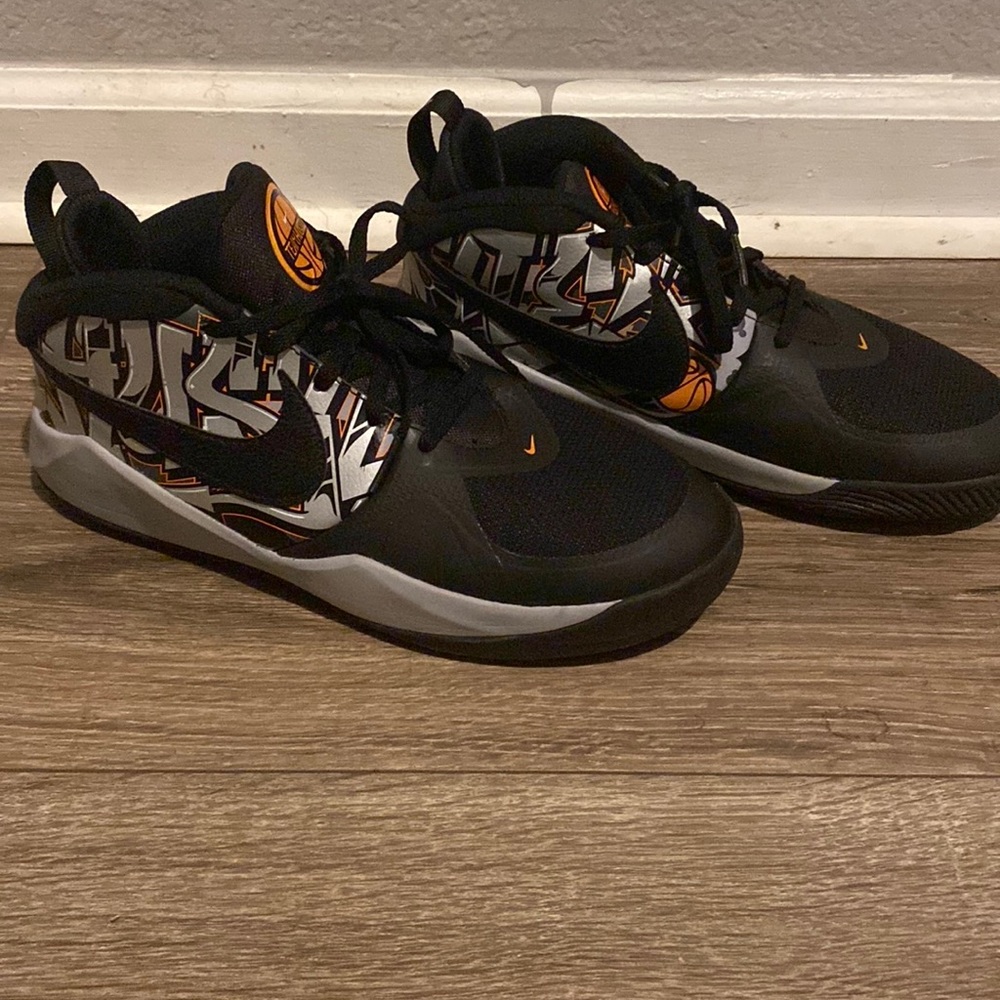 Nike Boys Team Hustle Black Graffiti Basketball Shoes